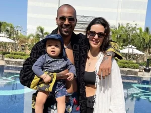 Natasa Stankovic brings her and Hardik Pandya' son to Pandya's residence in Mumbai